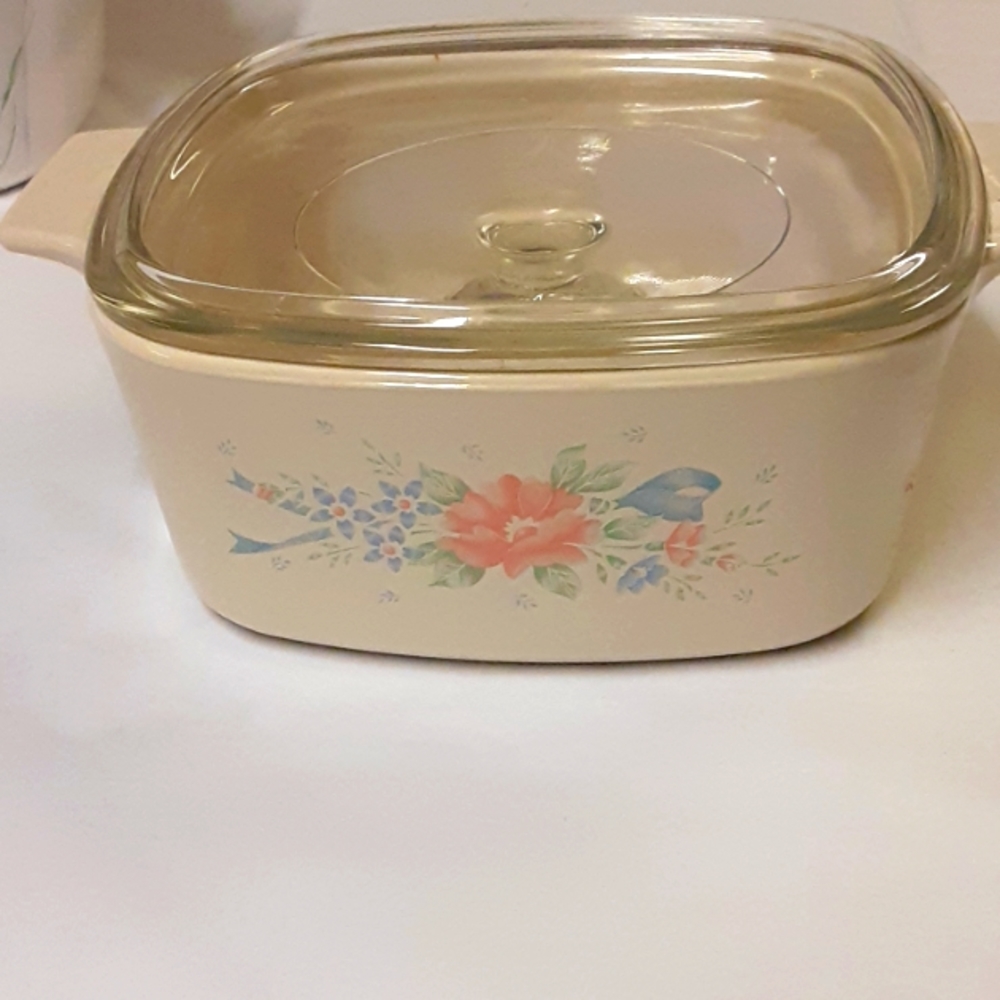 Corningware Wildflower on cream 1.5 qt ceramic casserole w lid Like new unusual - Picture 1 of 7